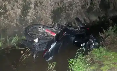Choque en la ruta 325: Dos heridos tras un violento impacto entre auto y moto