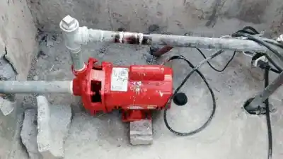 Robaron una bomba de agua en un hotel de Media Agua: el insólito método de los ladrones
