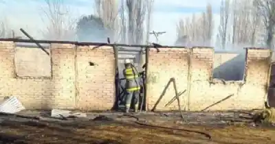 Un incendio arrasó con una casa y dejó a sus ocupantes sin nada