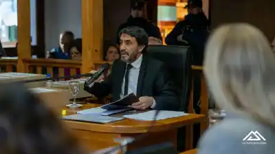 Saloniti se defendió ante seis cargos y el Concejo terminó rechazando el juicio político