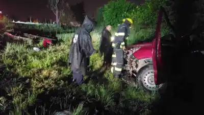 Dos gitanos se accidentaron con su camioneta en Santo Domingo