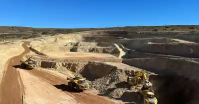 Una empresa de Santa Cruz se quedó con un contrato clave para la mina de Cerro Negro