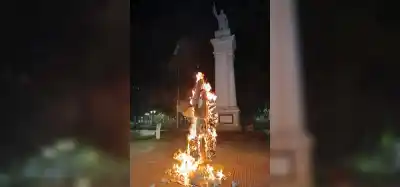 El cierre con fuego de la protesta contra Milei en Posadas