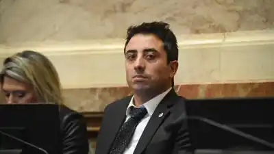 Abucheos y corridas en el Congreso: la designación que encendió la furia de los trabajadores