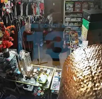 Asaltaron una regalería en Chimbas: el video que captó todo el robo