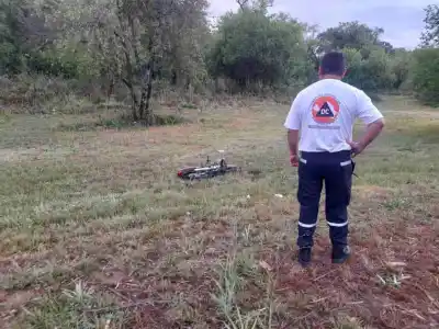 Iba en moto y chocó contra un poste en la Ruta 325