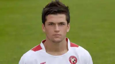 Debutó con 16 años y marcó un récord en Inglaterra: la muerte que conmueve al fútbol