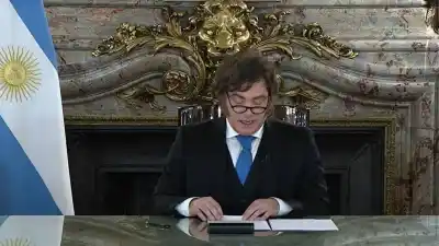 Milei anunció sanciones contra petroleras que operan en Malvinas y lanzó una advertencia