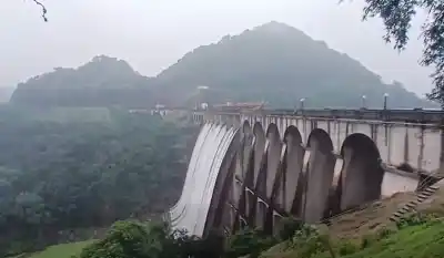 Alerta en Escaba: el agua cambió de color y ahora prohibieron bañarse