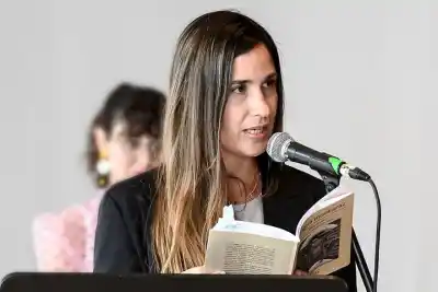 Poesía y solidaridad: el taller de Belén Zavallo se muda al Rosedal