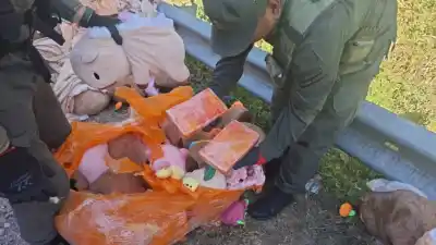 Viajaba en un tour de compras con un bulto sospechoso: el insólito escondite que eligió para la droga