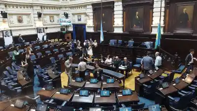 La deuda que ahoga a 6 millones de bonaerenses llegó a la Legislatura: qué proponen los 14 proyectos