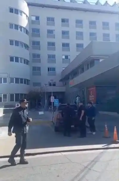 Un camión complica el microcentro y un lector pregunta: ¿no hay control?