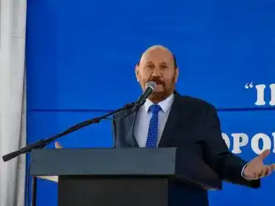 Insfrán lanzó una frase contundente sobre el federalismo y apuntó contra el presidente