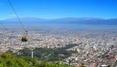 El cielo de Salta anticipa un viernes fresco: la máxima que pronostica el SMN