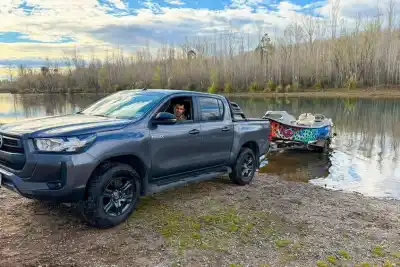 El guía de pesca que renovó su camioneta gracias a un crédito con tasa baja