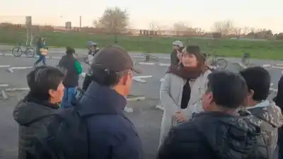 El llanto de una despedida que expone la promesa incumplida de Granja Tres Arroyos