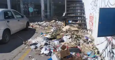 Denuncian un basural en pleno centro de Catamarca y apuntan contra los vecinos