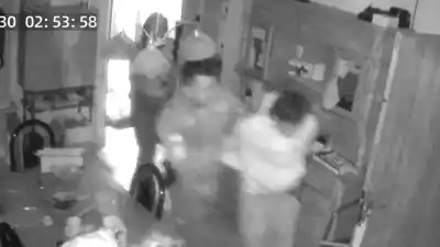 Dos ladrones entraron a robar a una casa y se toparon con algo que no esperaban