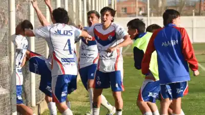 Unión estira su racha en la Liga Confluencia y deja a Roca al borde del precipicio