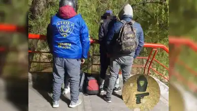 Intentaron robarle a un peatón en el Parque Xibi Xibi y lo que tiraron al ver a la policía los delató