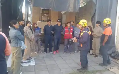 Inspeccionan los canchones de dos colegios: qué les advierten a los estudiantes
