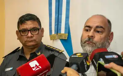 Fueron a despejar la calle y terminaron denunciando un ataque: tres policías heridos