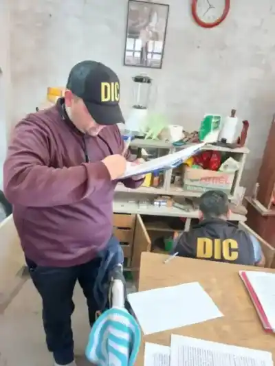 El FBI alertó a la Justicia chaqueña por un supuesto plan violento de un adolescente: allanaron su casa en Du Graty