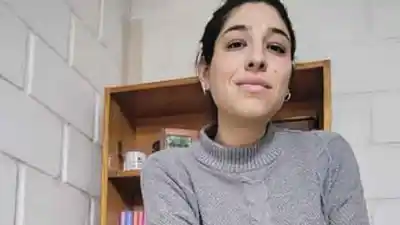 La profe de inglés que vende pollos para poder operarse de un tumor y un aneurisma