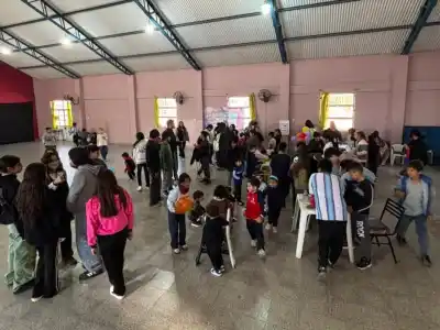 Un equipo provincial llegó a Beazley con respuestas para vecinos y una visita especial a la escuela