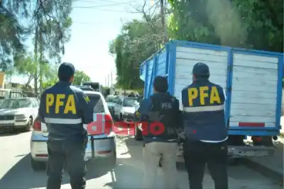 Allanamiento antidroga en Campo Contreras: buscan desarticular un kiosco de narcomenudeo