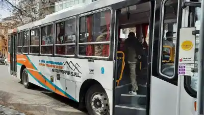 Se negó a pagar el boleto y terminó a los golpes con el chofer en Olavarría