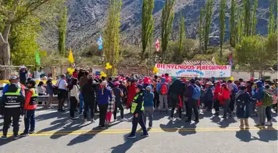 Peregrinos del Milagro: la campaña que busca calzado y ropa para su paso por Finca Incamayo