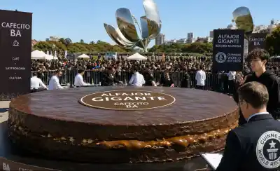 Merlo busca quedar en la historia con el alfajor más grande del mundo