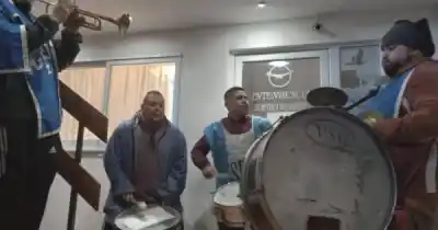 Mientras los sueldos municipales siguen en duda, el Ejecutivo suma cargos políticos