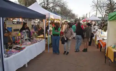 El plan de los vecinos del Inti Hué para que la feria más convocante de Santa Rosa sume música y 120 puestos