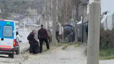 Volcó una camioneta en Monteverde y dos personas terminaron en el hospital