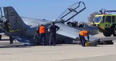 Un avión Pampa con problemas en el tren de aterrizaje obligó a cerrar el aeropuerto de Mendoza