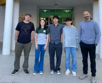 Tres estudiantes de Merlo crearon un sistema con IA para cuidar el agua y ya compiten a nivel nacional