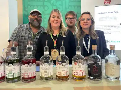 El gin de San Luis que se distingue por una etiqueta que se lee con los dedos
