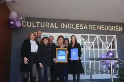 El emotivo homenaje a la institución que lleva 70 años enseñando inglés en Neuquén