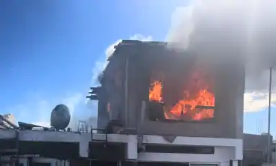 Se incendió una casa en el barrio Moreira y el fuego arrasó con todo lo que había adentro