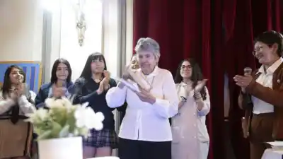 Cerraron los ingenios y su historia quedó en los libros: una tucumana que vivió esa crisis la contó ante cientos de alumnos