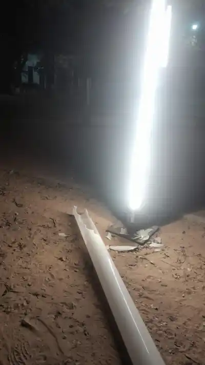 Destrozaron seis luminarias en dos plazas de Corrientes y hay un peligro latente para los vecinos