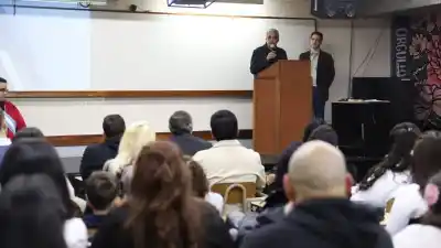 La secundaria que nació en la UNR y ya tiene más de 380 egresados: la historia de Rosa y su hija