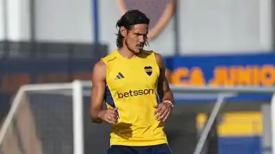 La máquina “antigravedad” y el mensaje oculto de Cavani que Riquelme espera como un tesoro