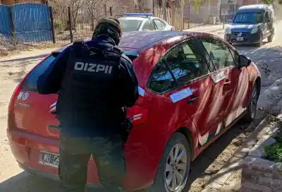 Encontraron un arsenal escondido en Centenario: qué había detrás de los allanamientos