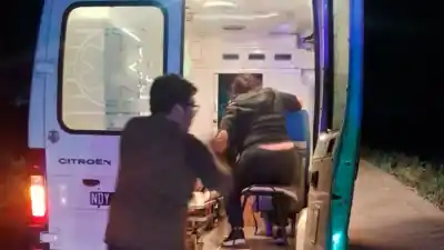 Accidente en la Ruta 21: Una joven queda tendida en la ruta tras un violento derrape cerca de Añatuya