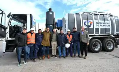Rawson estrenó un camión que termina con una deuda histórica con los trabajadores cloacales