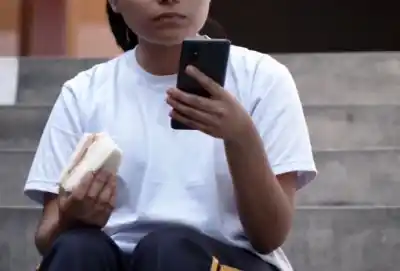 Su hija hablaba con desconocidos en redes y descubrieron quién estaba detrás